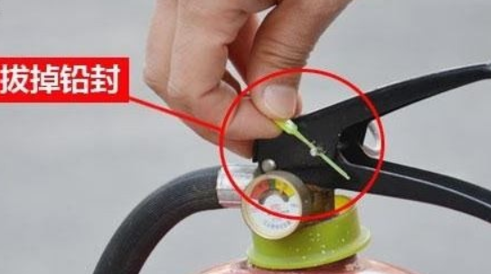 灭火器怎么操作,使用灭火器的正确步骤图12