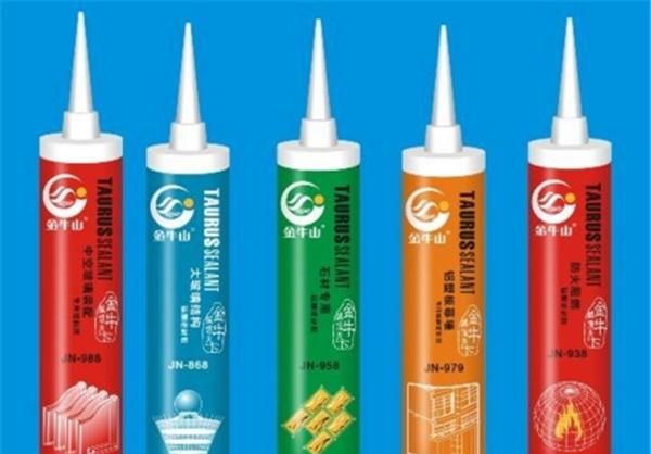 汽车前挡玻璃胶多长时间凝固