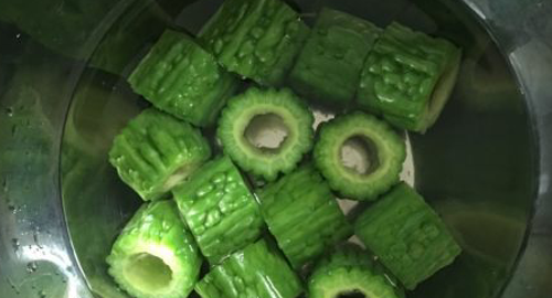 苦瓜怎么保存到冬天食用,苦瓜怎么储存放到冬天吃图5
