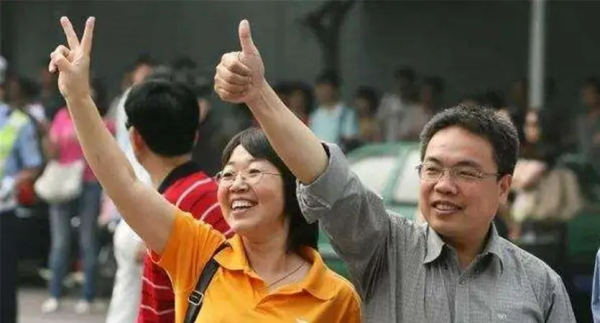 高考寄语或鼓励的话简短 家长,家长对高三孩子的寄语与鼓励视频图2