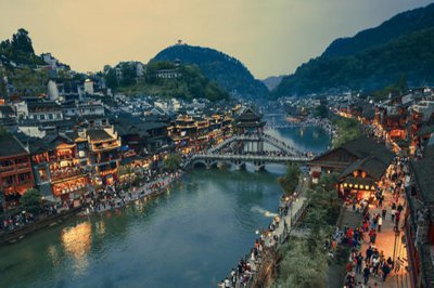 ​凤凰古城在哪里市县（湖南凤凰古城景点简要介绍）