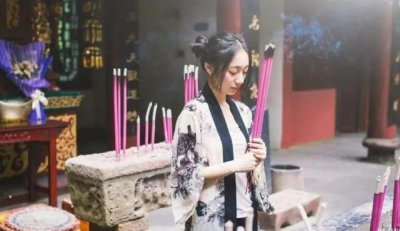 ​为什么初一十五要上香的规矩（初一十五上香最佳时间）