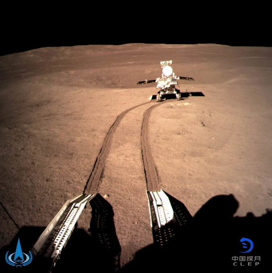 “玉兔二号”月球车在月球外表的行驶轨迹