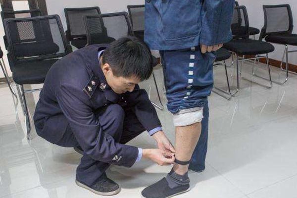 孟晚舟电子足镣 世界群众都在你的背地不必惧怕