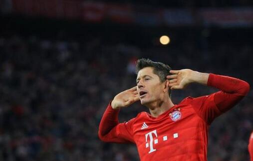 莱万人选fifa世界脚球教师
