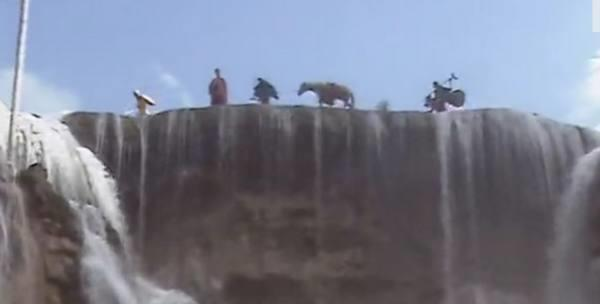 中国最宽的瀑布在哪里,中国最美的瀑布有哪些图9