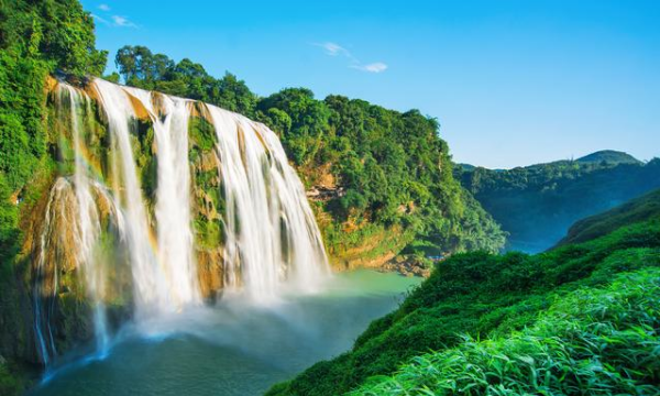 中国最宽的瀑布在哪里,中国最美的瀑布有哪些图1