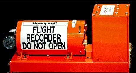 飞机上的黑匣子是什么颜色，飞机上的黑匣子外壳什么颜色？图2