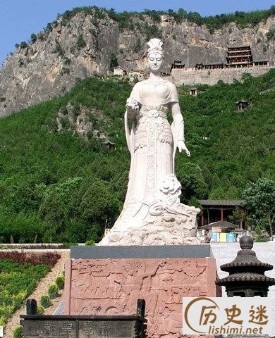 女娲雕像