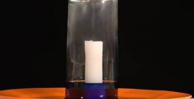 ​一高一低2支蜡烛谁先熄灭,一高一低蜡烛哪个先灭