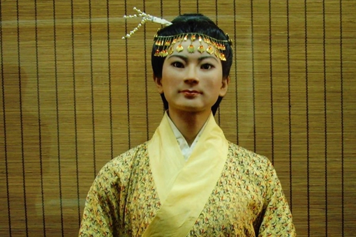辛追夫人刚出土的样子真实情况,辛追夫人刚出土时真的栩栩如生没有腐烂吗?