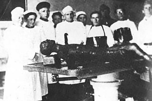 希特勒自杀后他的尸体去了哪里? 希特勒自杀后他的尸体去了哪里?