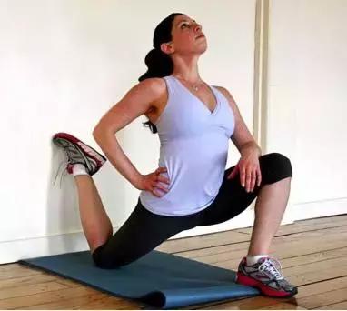 5种快速减肥动作（三招简单减肥动作）(1)