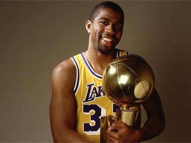 nba魔术师约翰逊传球集锦(NBA名人堂之魔术师)(1)