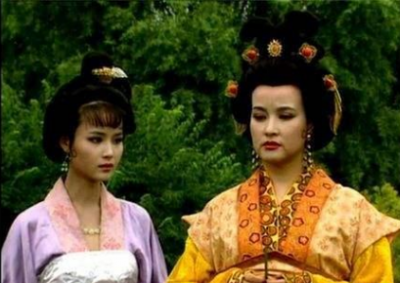 ​武则天和上官婉儿是什么关系，武则天喜欢上官婉儿吗