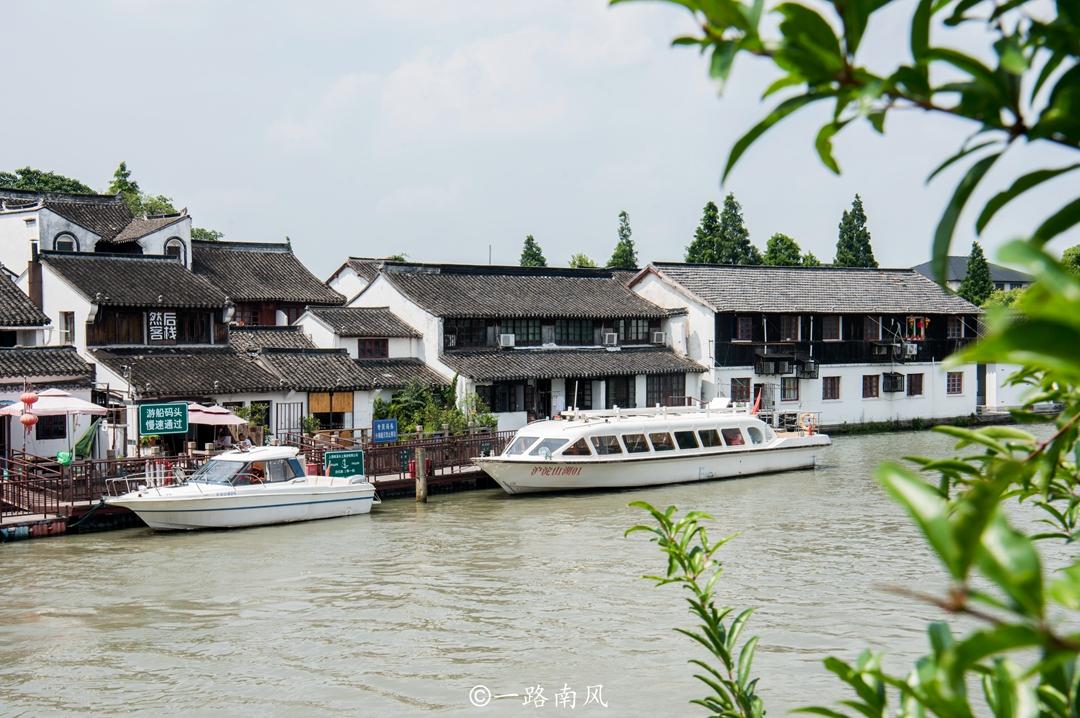 5、奉贤梅园小镇景区、花乡小镇·小桥流水人家旅游区、七宝田园文化旅游区、云梦水上公园景区、花间堂休闲旅游度假区、梅园公园旅游度假区。