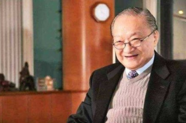 金庸的真名叫什么:查良镛(中国武侠小说巨匠)