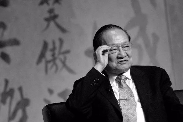 金庸的真名叫什么:查良镛(中国武侠小说巨匠)