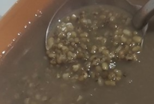 绿豆怎么煮容易烂:要先炒5分钟(也可以加水冻住再煮)