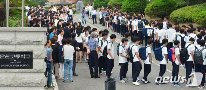 世越号为什么都是弟子,弟子为什么要坐世越号那天去搞嘛何以不跑