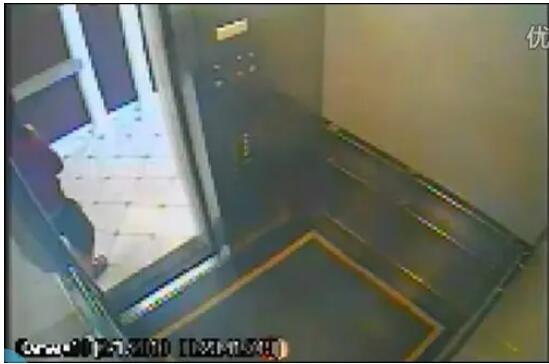 可人的电梯门为什么不闭 蓝可人终归瞅睹了什么还干出诡异举措