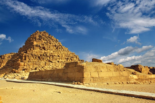 埃及金字塔有人进去吗 金字塔内部能进去吗 埃及金字塔有人进去吗 金字塔内部能进去吗