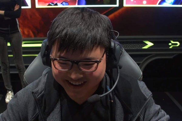 mlxg和uzi挨架互喷事变 为什么会闹掰呢