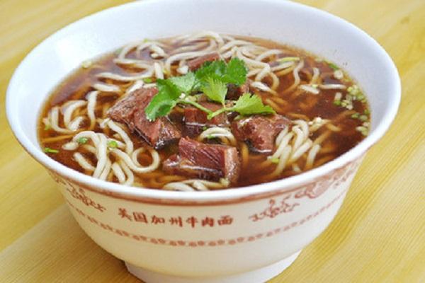 加州牛肉面的家常做法(加州牛肉面的家常怎么做)