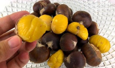 ​生板栗去壳去皮窍门，壳上切十字/热水浸泡15分钟