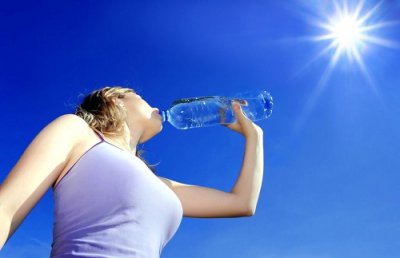 ​科普：适当的多喝水是不是有助于减肥？怎么喝水最减肥？