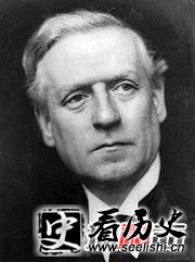 第52位：赫伯特·亨利·阿斯奎斯  党派:自由党  任职期：1908年4月7日—1916年12月7日  出生时间：1852年9月12日_1928年2月15日  简介：英国政治家，曾任内政大臣及财政大臣，1908年至1916年出任英国首相。自由党领袖。限制上院权利的1911年议会改革法案的主要促成者，第一次世界大战头两年的英国领导人，大战爆发后两年由劳合·乔治接任首相。在晋为贵族以前，他通称为H·H·阿斯奎斯(H. H. Asquith)，在1925年他获封伯爵，晚年遂以牛津勋爵(Lord Oxford)为通称。