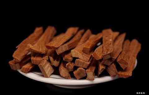 檀香精油正确使用方法(檀香精油的功效与作用)