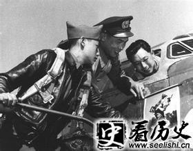 1945年:“鬼子飞行员”在中国当教官