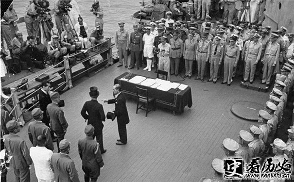 日本投降历史图片