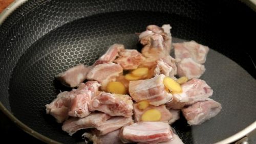 炖排骨汤的做法家常(炖排骨汤的做法步骤)-第1张图片-