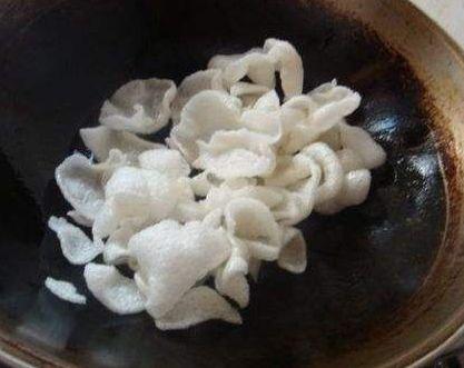 虾片是什么材料做的(五颜六色的虾片有害吗)