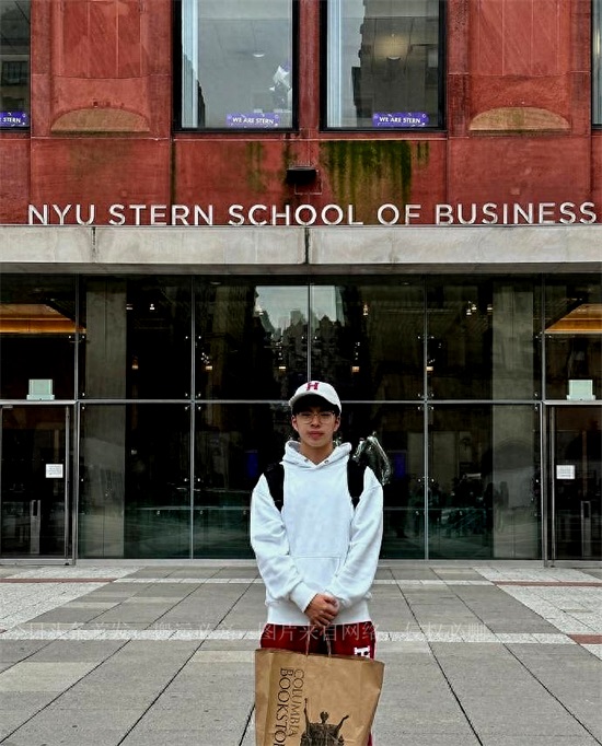 王中磊老婆为儿子威廉庆生，儿子长成大帅哥，超像爸爸