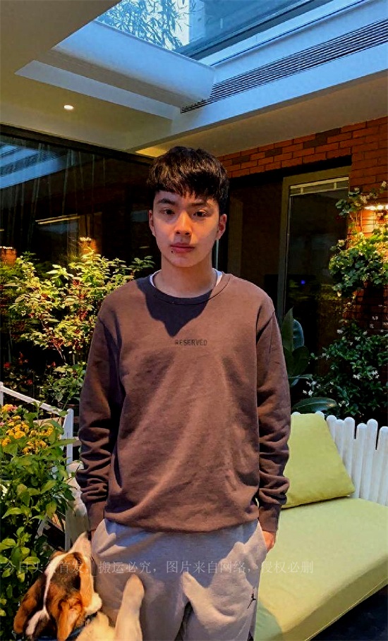 王中磊老婆为儿子威廉庆生，儿子长成大帅哥，超像爸爸