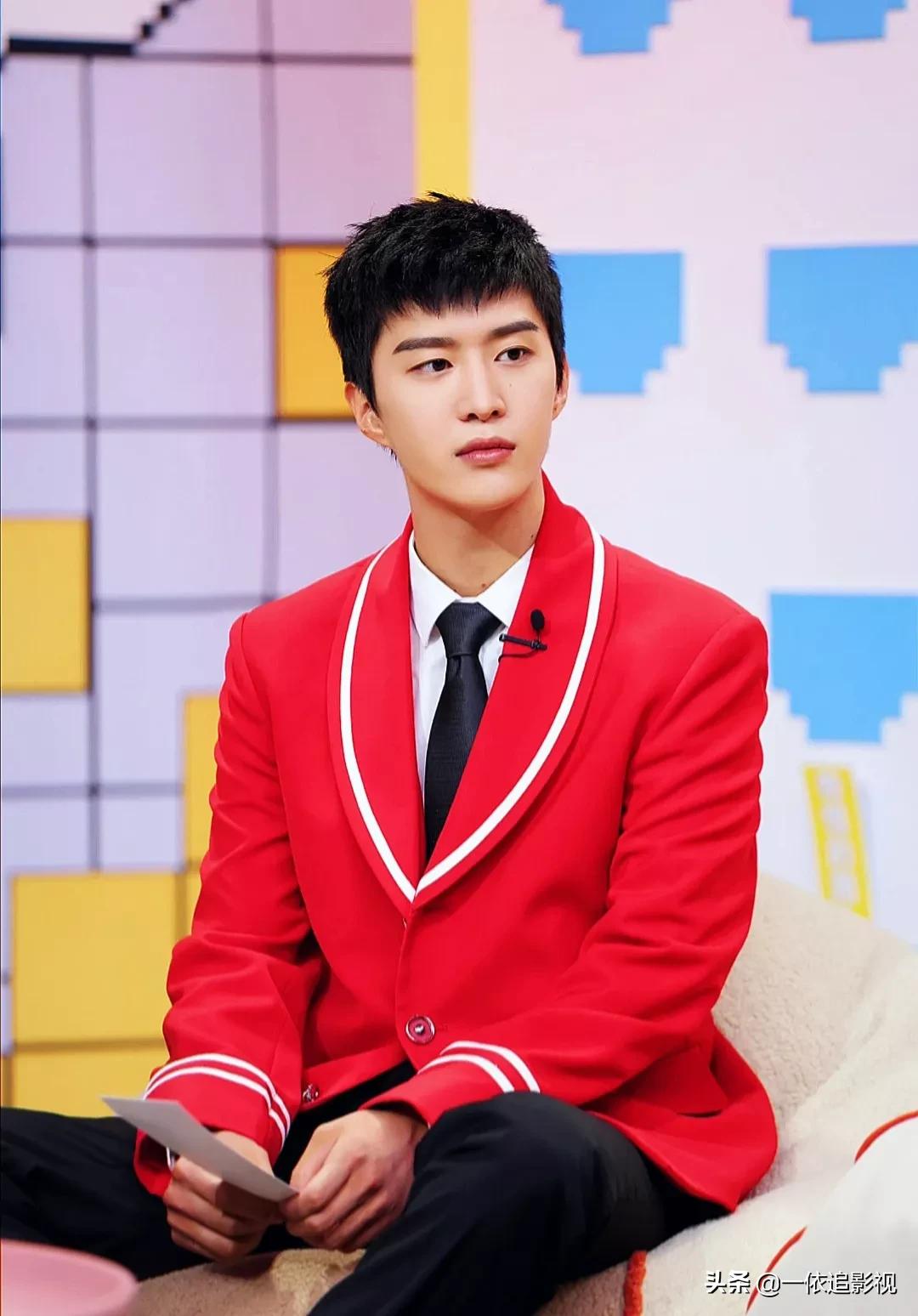 范丞丞：颜值高气质出众掩盖不住，自说出道后还被星探发小卡片呢