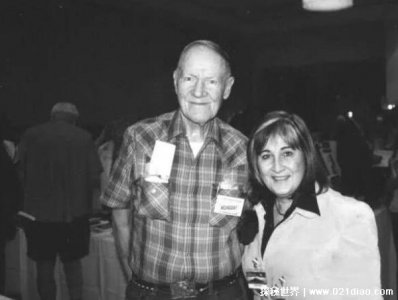 ​美国男子自称去过2749年，人类生活在海上移动城堡中(未被证实)