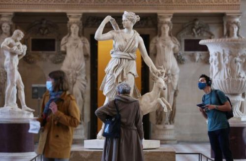 卢浮宫博物馆是哪个国家的(卢浮宫博物馆的镇馆三宝是?)-第2张图片-