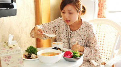 ​坐月子可以吃什么水果（坐月子期间不能吃水果？这6样水果不仅能吃还有助于宝