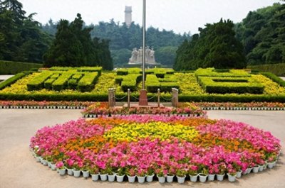 ​37年，南京雨花台，88师血战全体殉国，生当作人杰，死亦为鬼雄