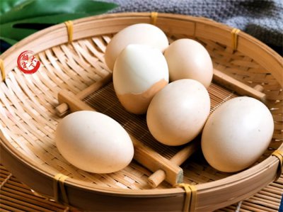 ​煮鸡蛋不破小窍门6个常用的方法（水煮蛋总是爆壳干裂？“6个技巧”，让你成煮