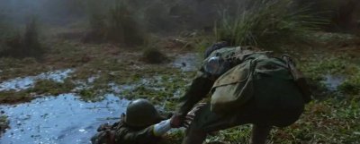 ​野外旅游深陷沼泽怎么办？人在沼泽地为什么会越陷越深