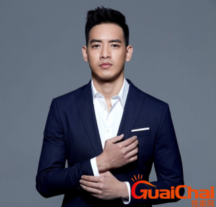 ​王菊和男生约会吃饭被拍-对方竟是比她大十岁的男演员