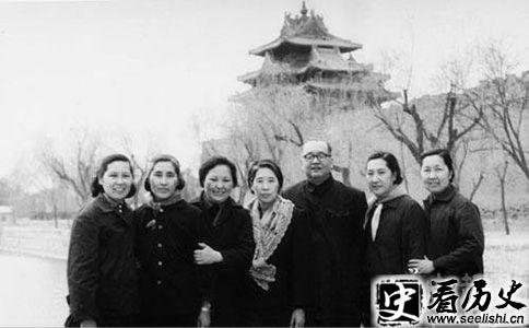 王光美兄妹合影