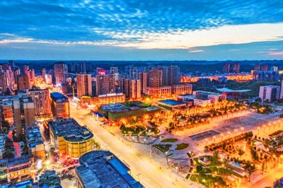 ​四川安岳县常住人口约95万，岳城街道超过11万，石羊镇约5万