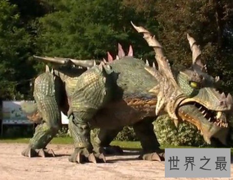 世界最大行走机器人，会喷火的十米大恐龙