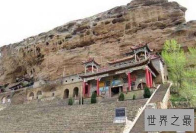 ​倒悬空寺是《藏地密码》中虚构的建筑，其原型是山西悬空寺